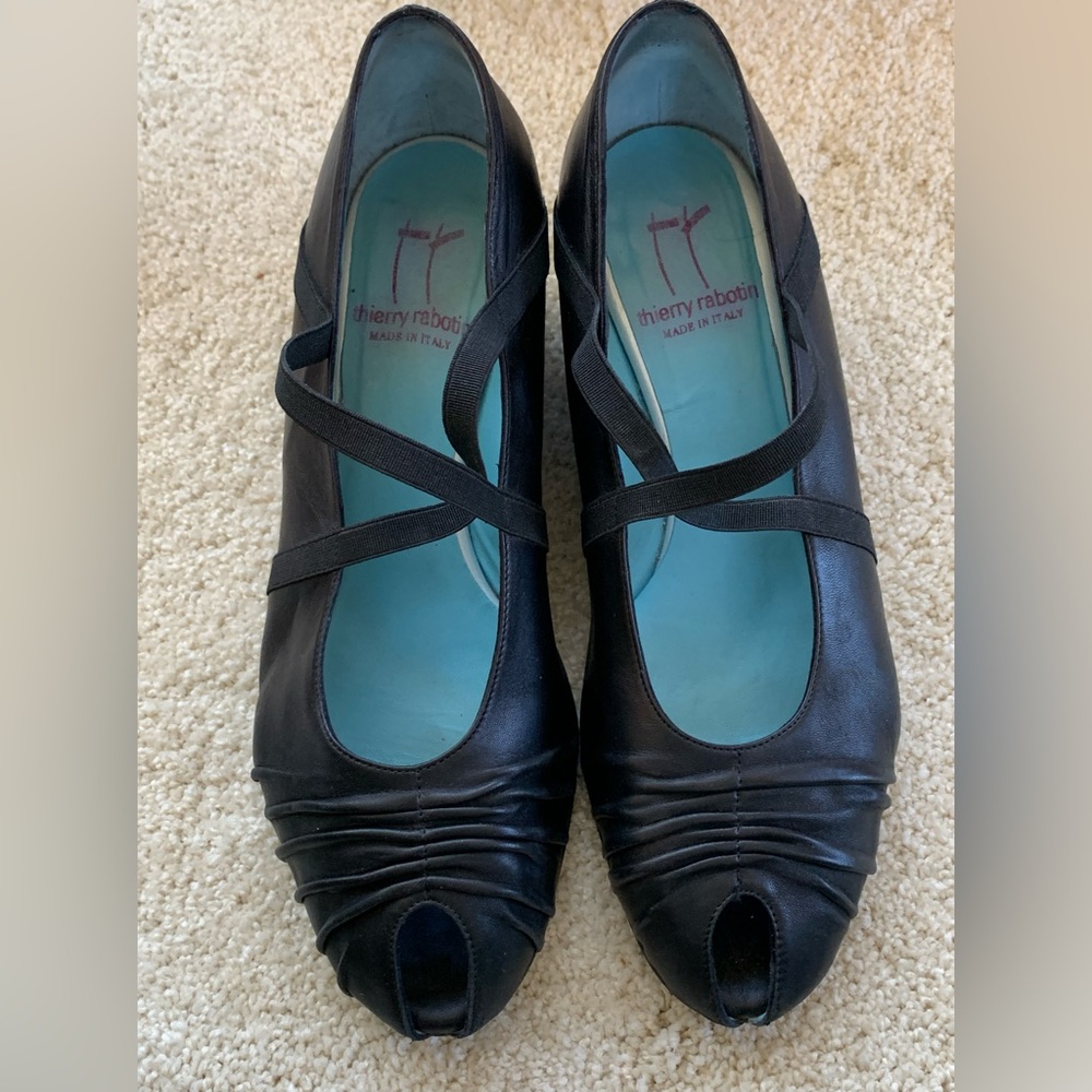 Thierry Rabotin black leather peephole wedges sz 38